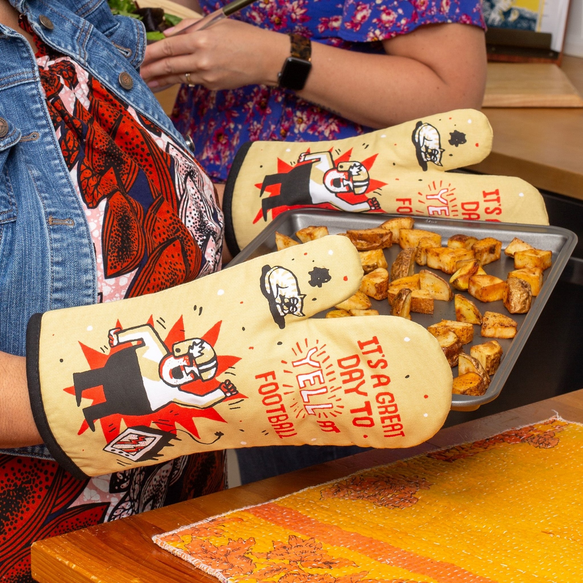 Oven Mitt - Yell At Football